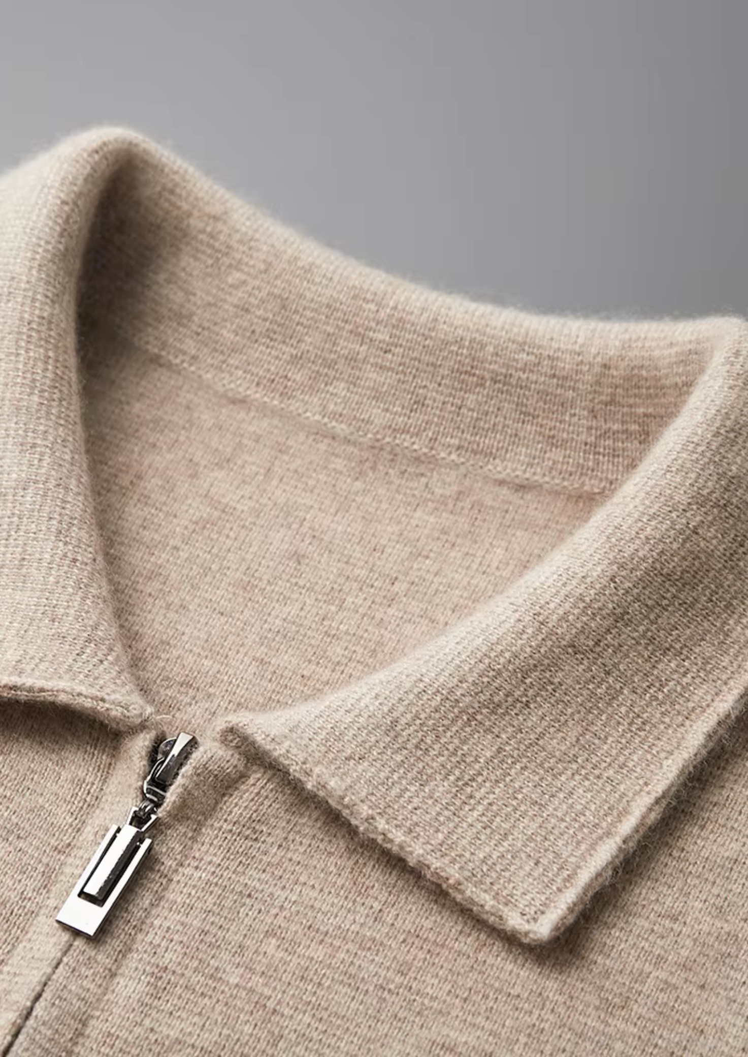 CARDIGÁN POLO CON CREMALLERA DE LANA MERINA EXTRAFINA