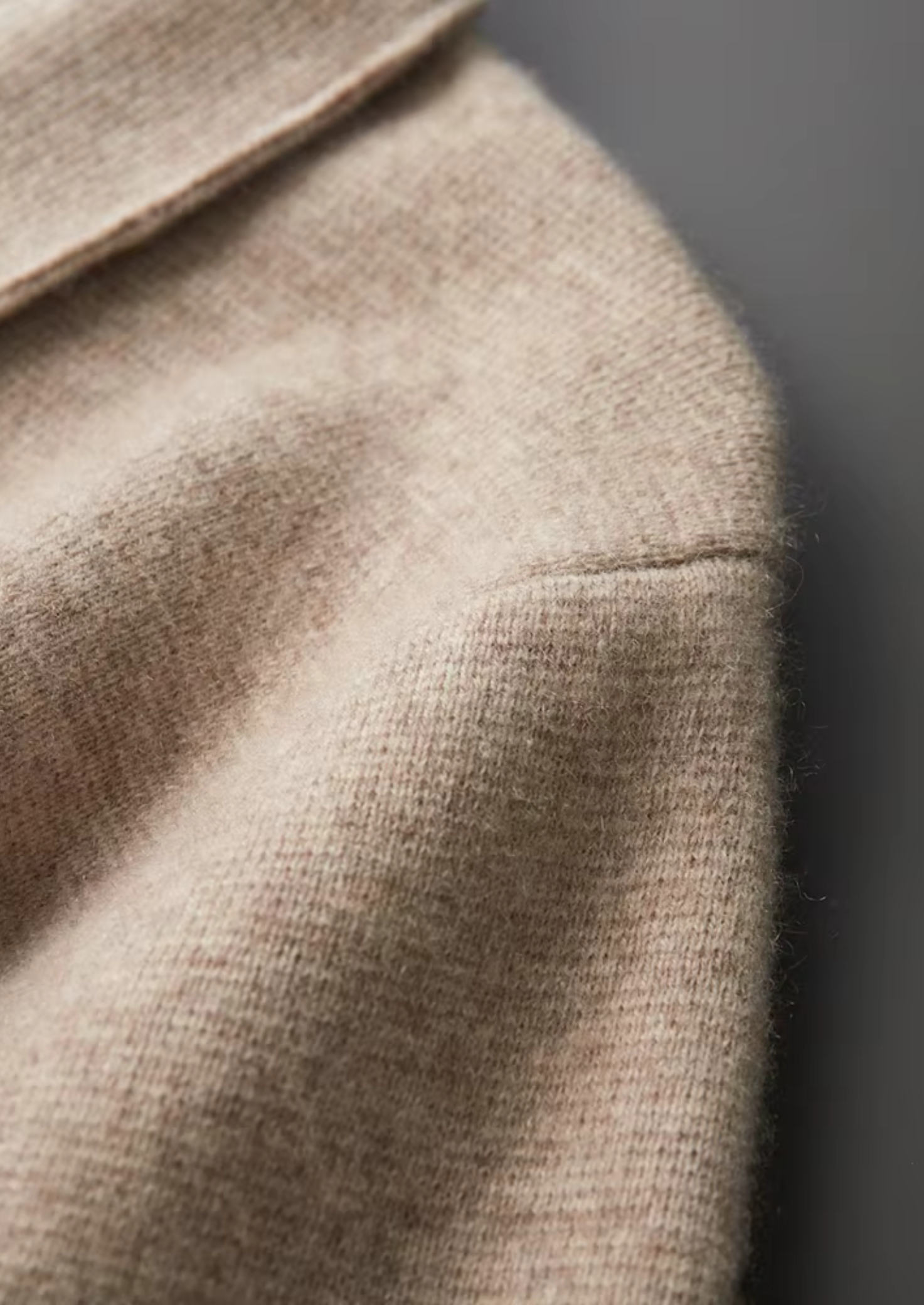 CARDIGÁN POLO CON CREMALLERA DE LANA MERINA EXTRAFINA