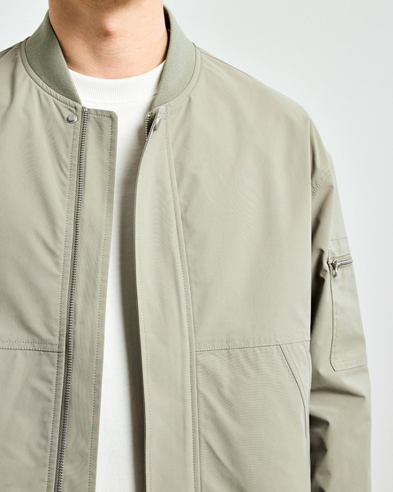 Chaqueta bomber minimalista