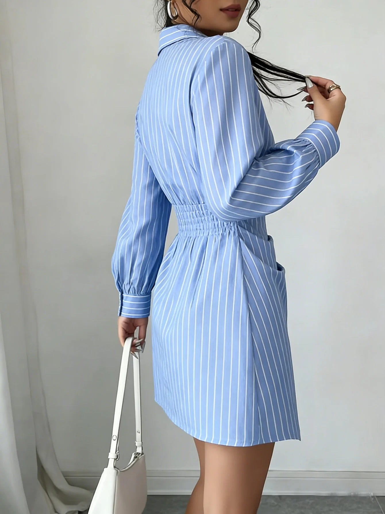 Zephyra Vestido Mini Envuelto a Rayas