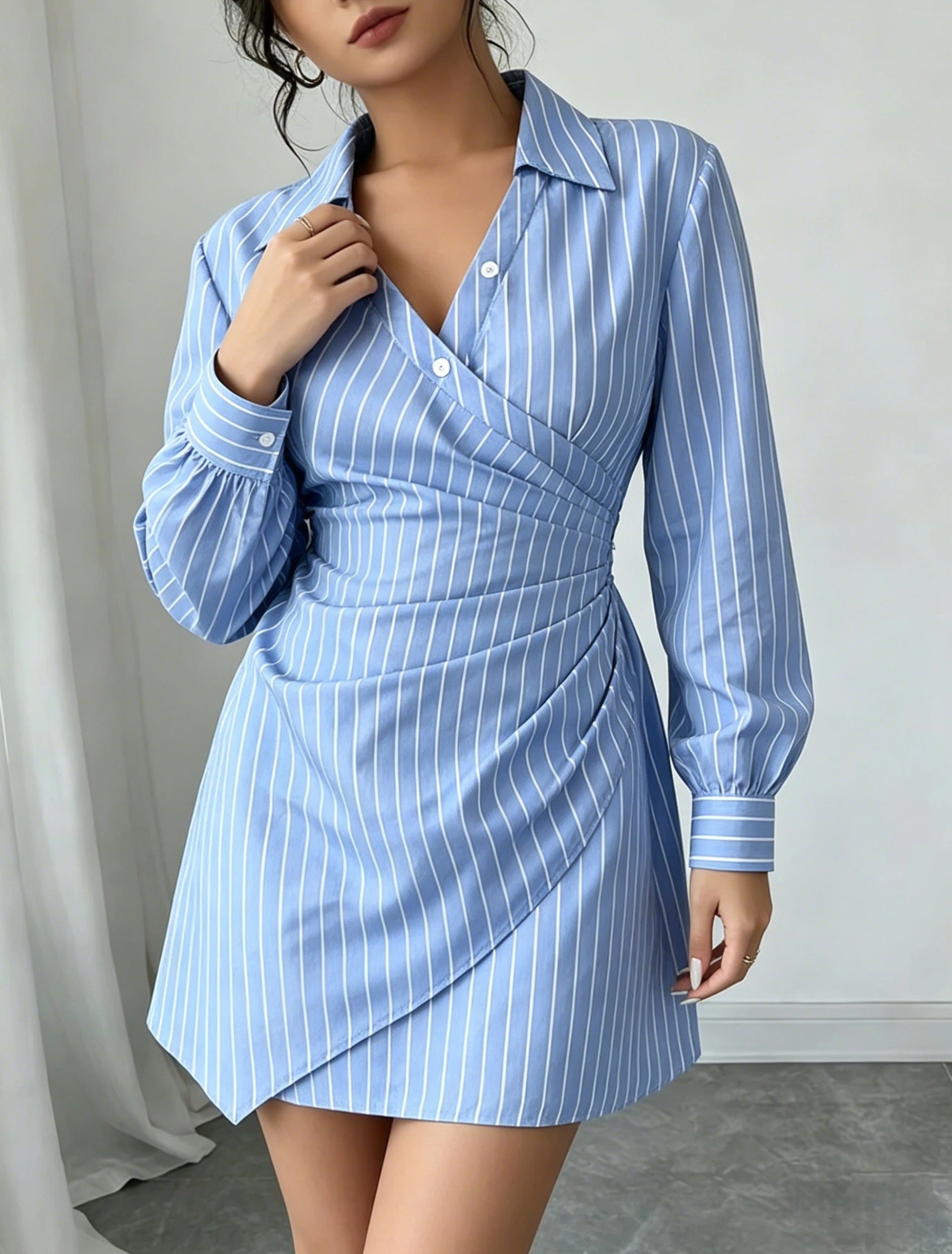 Zephyra Vestido Mini Envuelto a Rayas